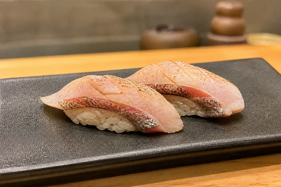 Blackthroat seaperch (nodoguro) · Nigiri